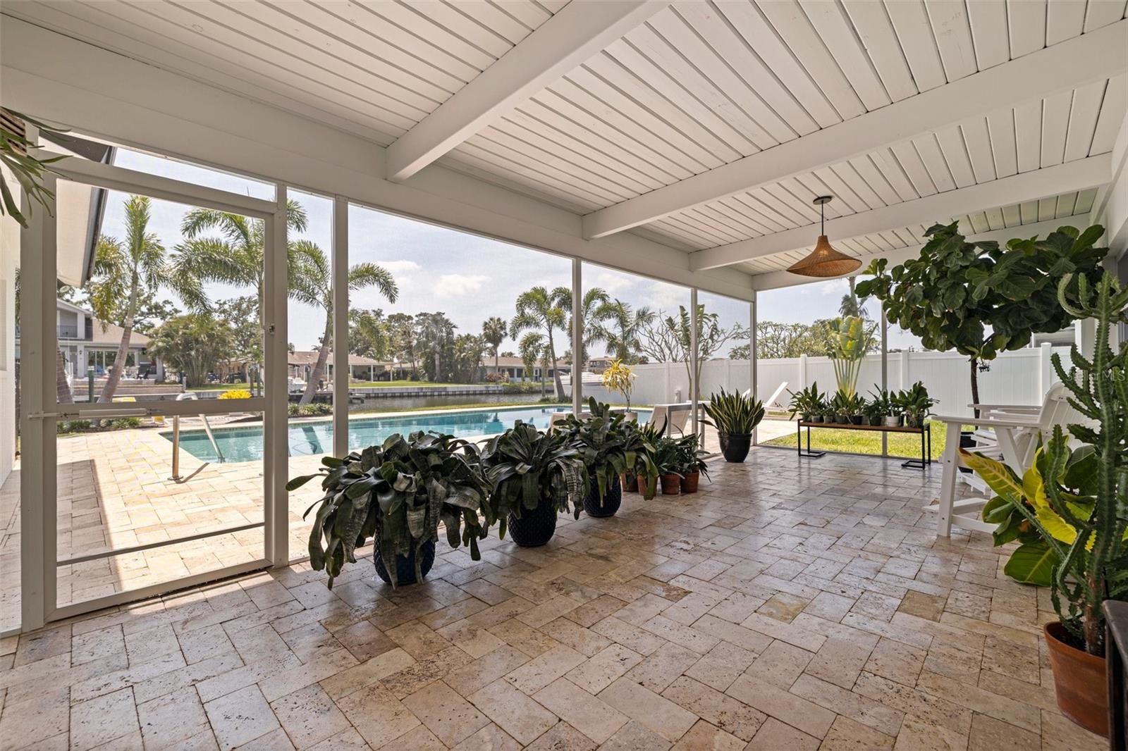 5164 VENETIAN BLVD NE