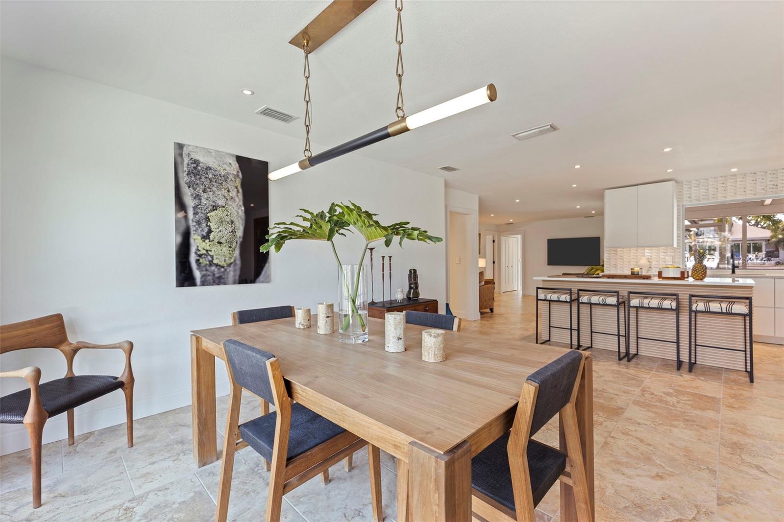 5164 VENETIAN BLVD NE