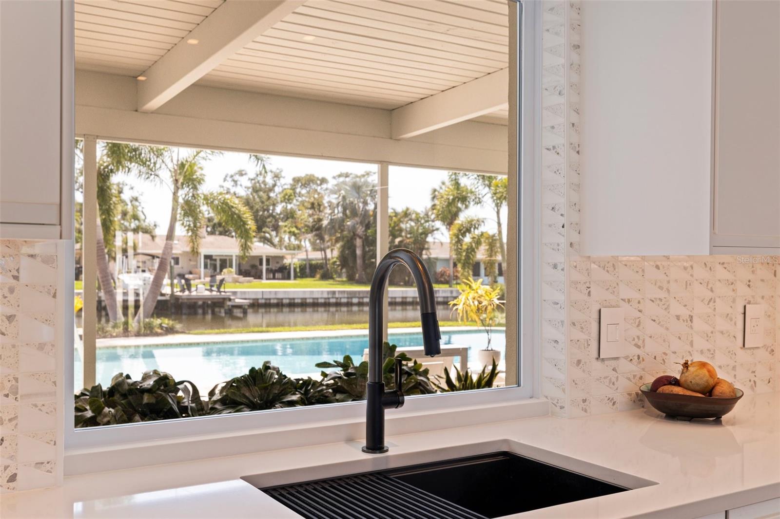 5164 VENETIAN BLVD NE