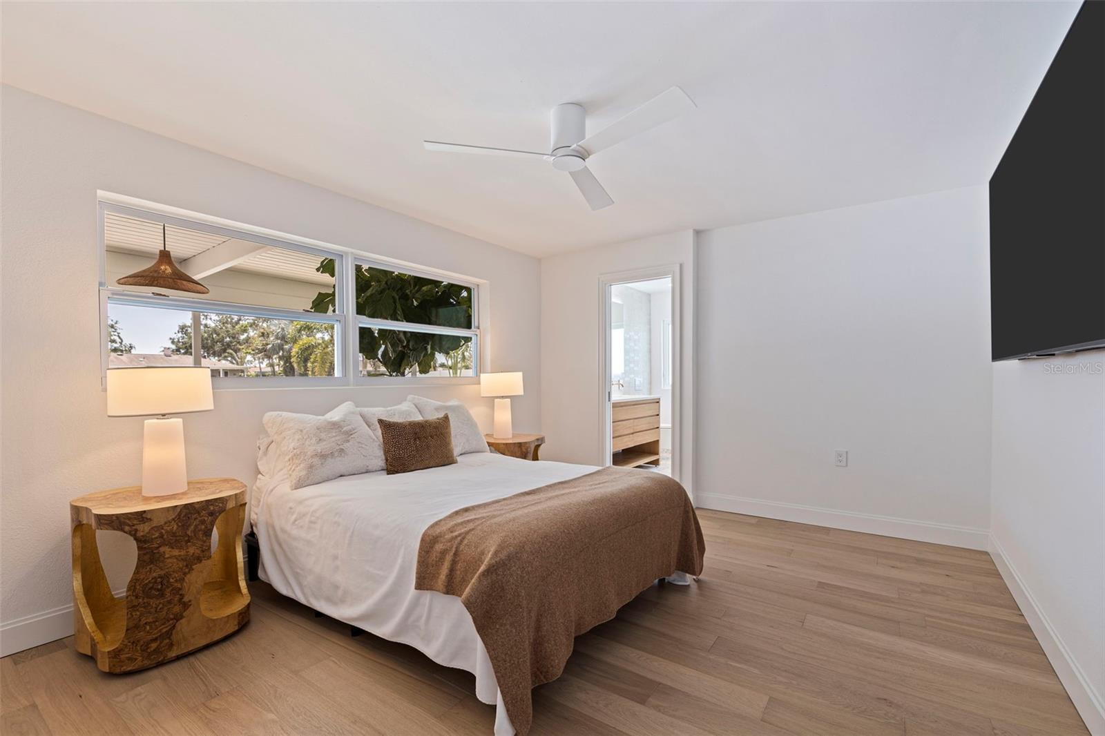 5164 VENETIAN BLVD NE