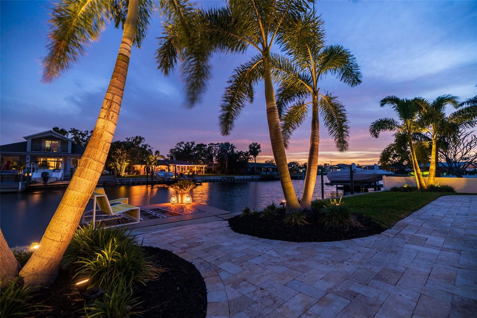 5164 VENETIAN BLVD NE