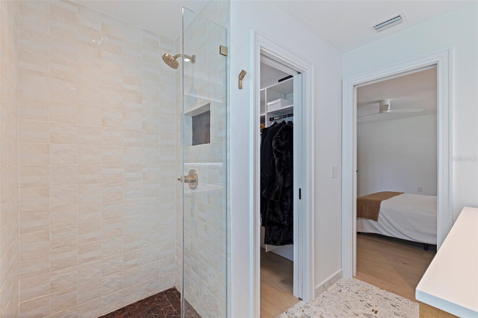 5164 VENETIAN BLVD NE