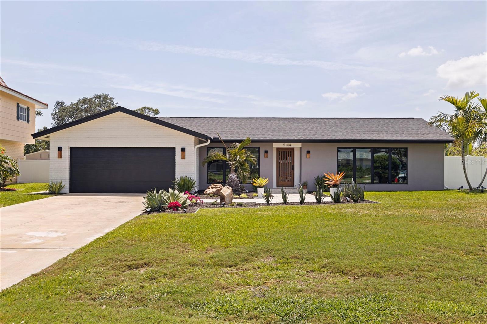 5164 VENETIAN BLVD NE