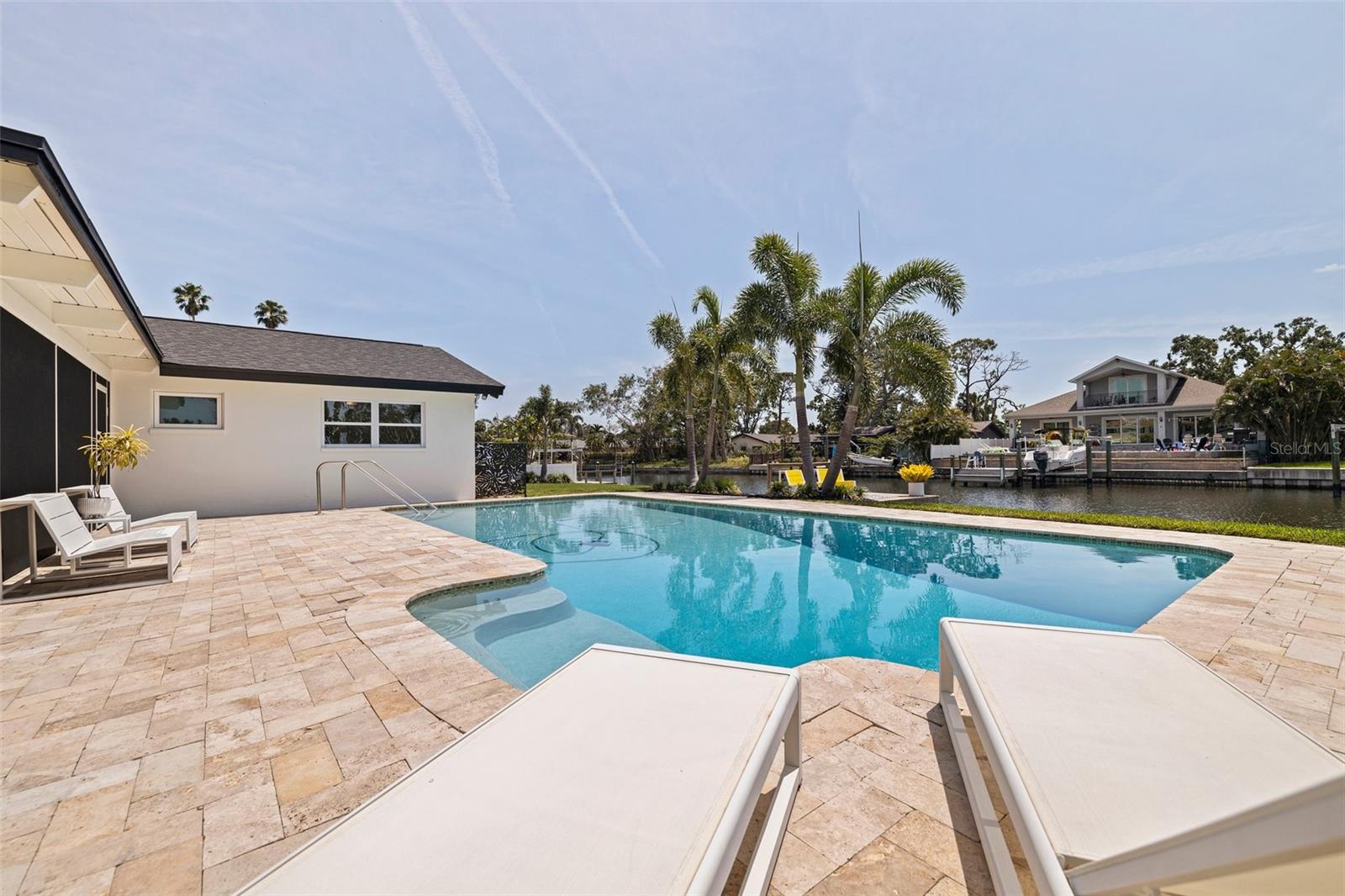 5164 VENETIAN BLVD NE