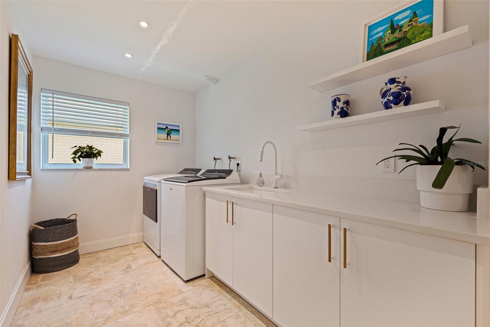 5164 VENETIAN BLVD NE