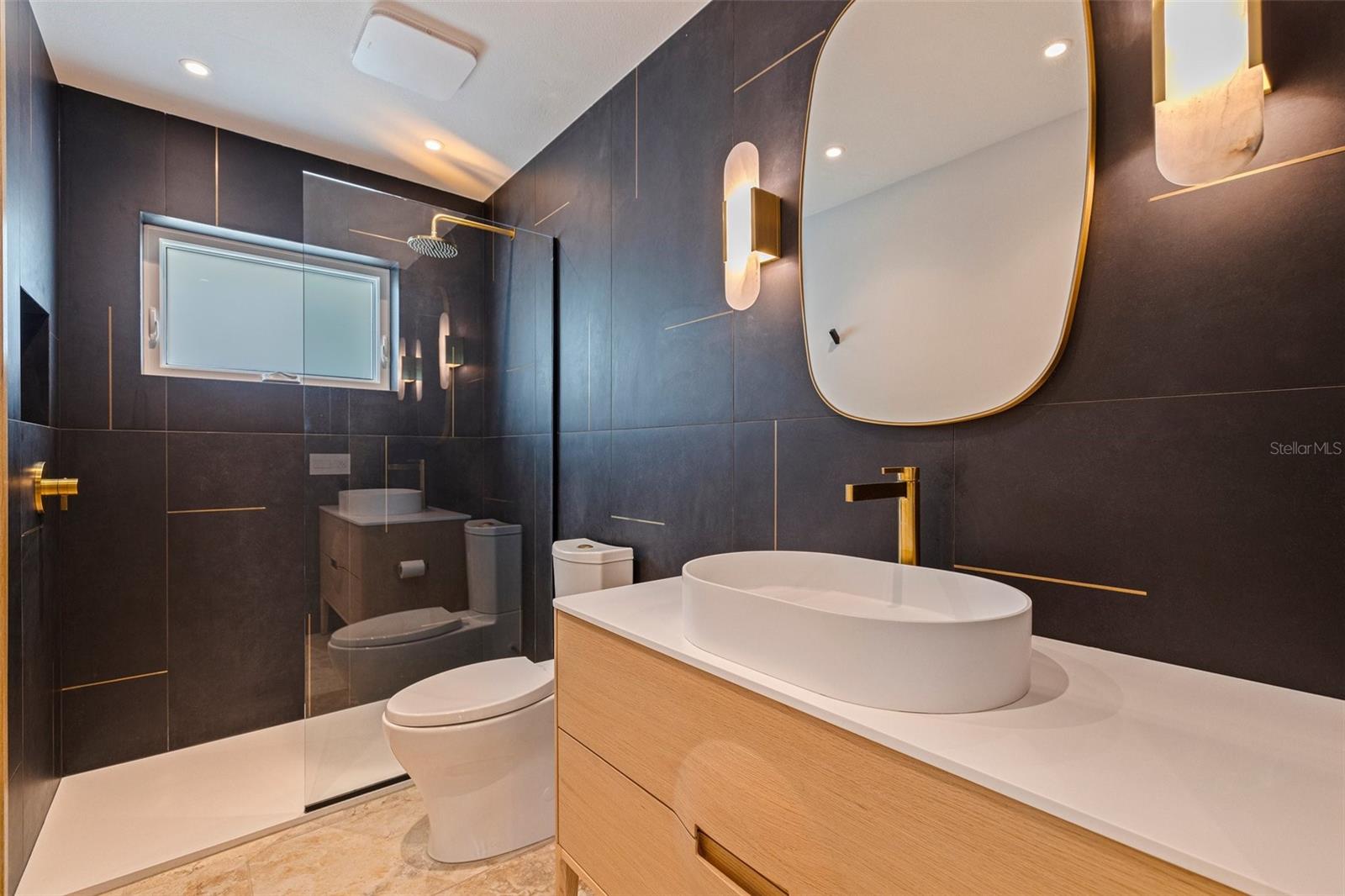 5164 VENETIAN BLVD NE