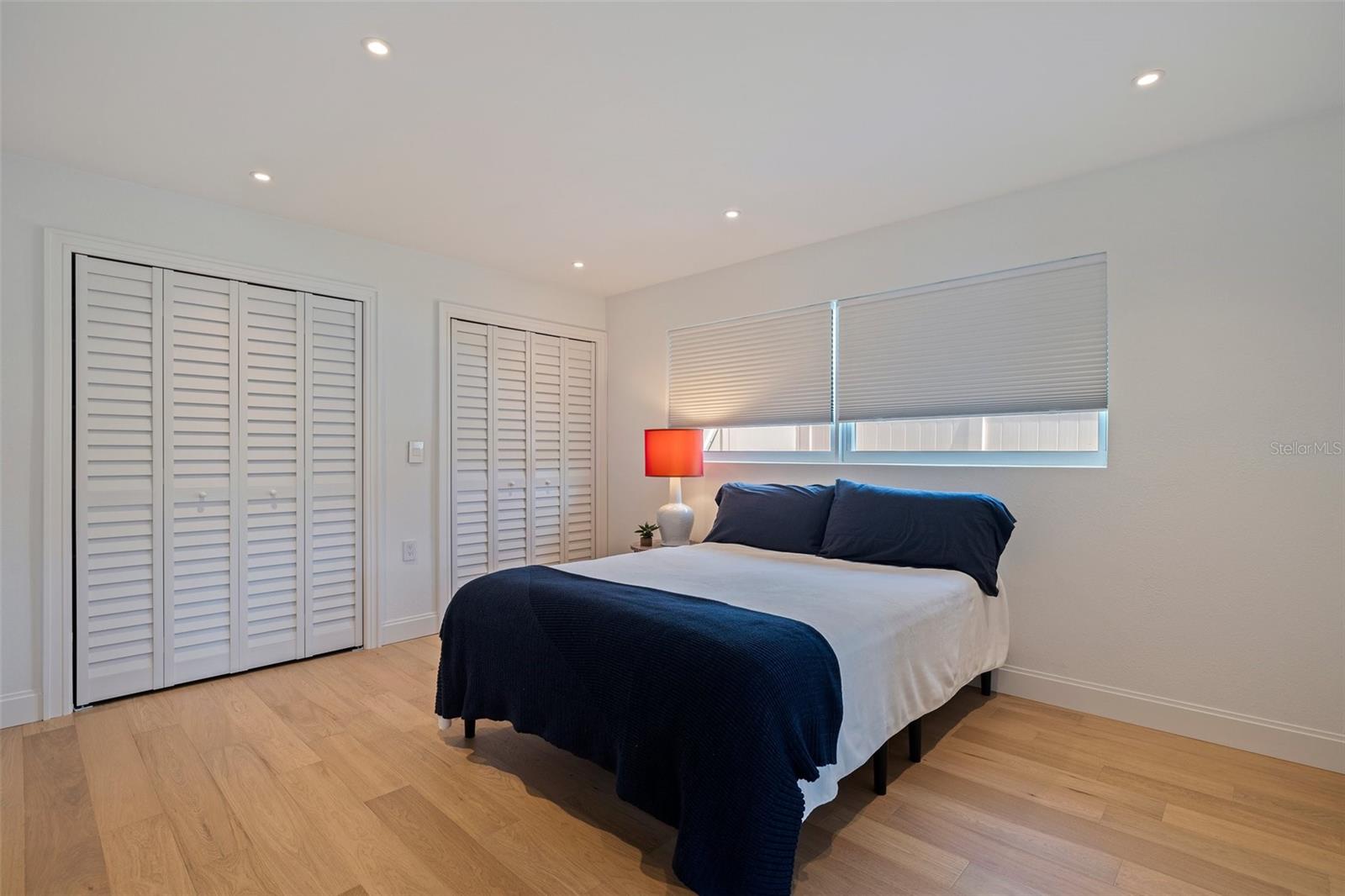 5164 VENETIAN BLVD NE