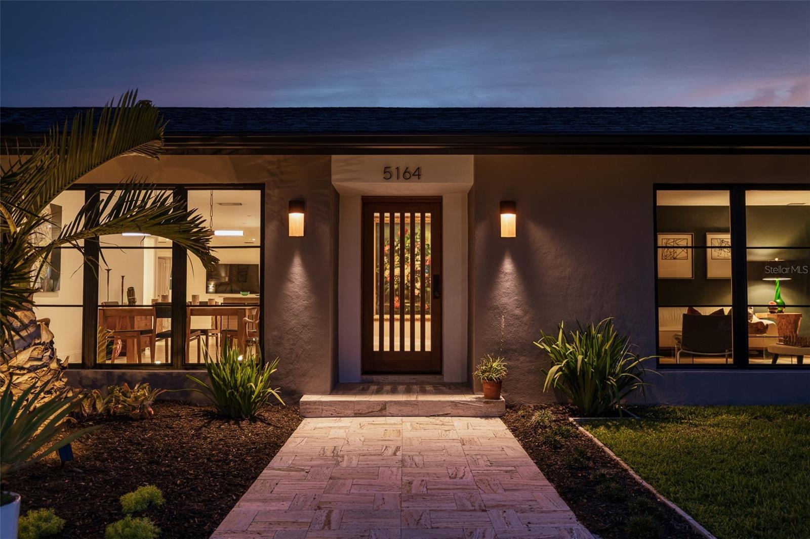 5164 VENETIAN BLVD NE