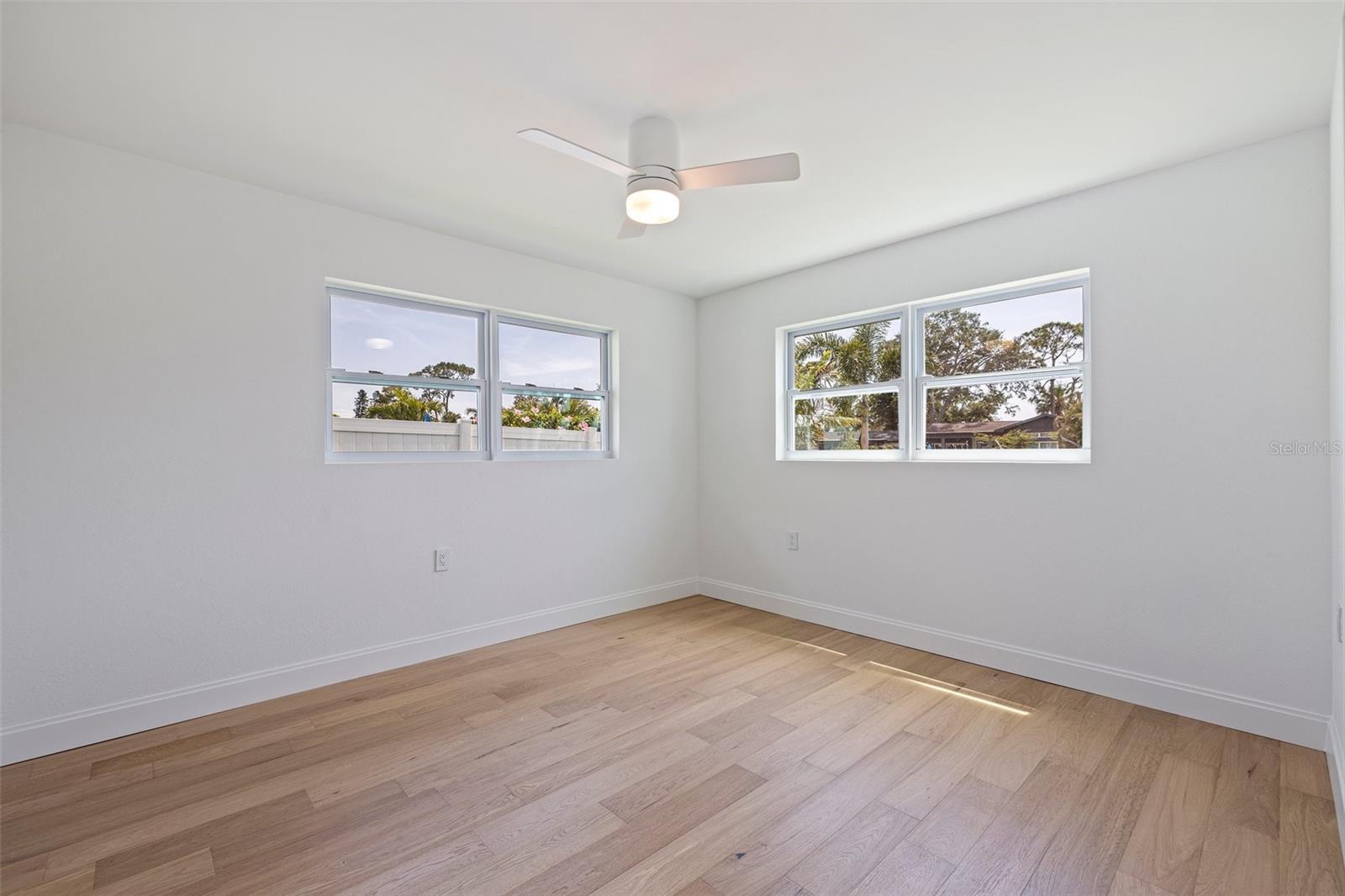 5164 VENETIAN BLVD NE