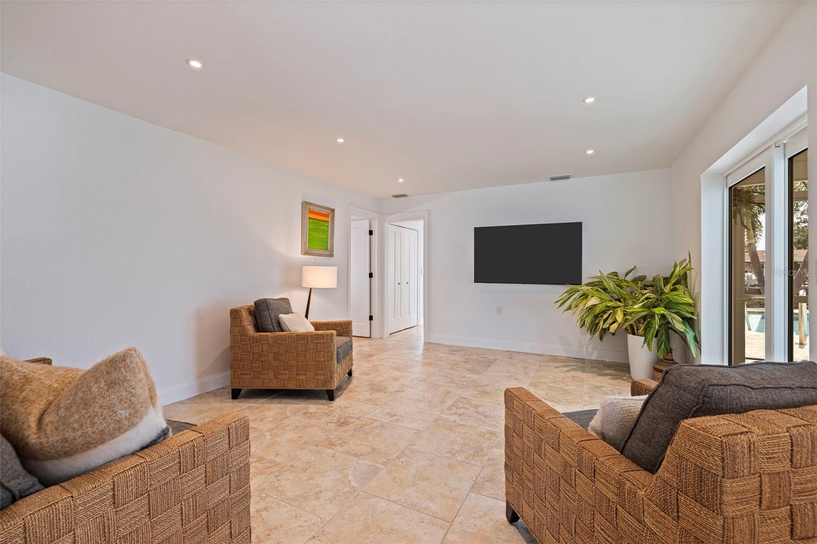 5164 VENETIAN BLVD NE