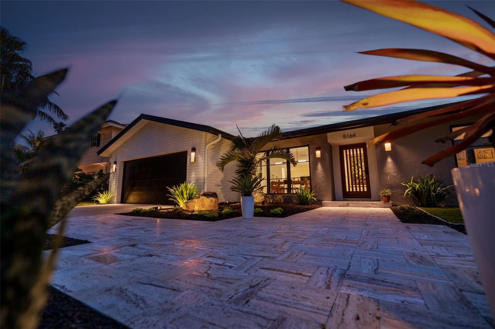 5164 VENETIAN BLVD NE