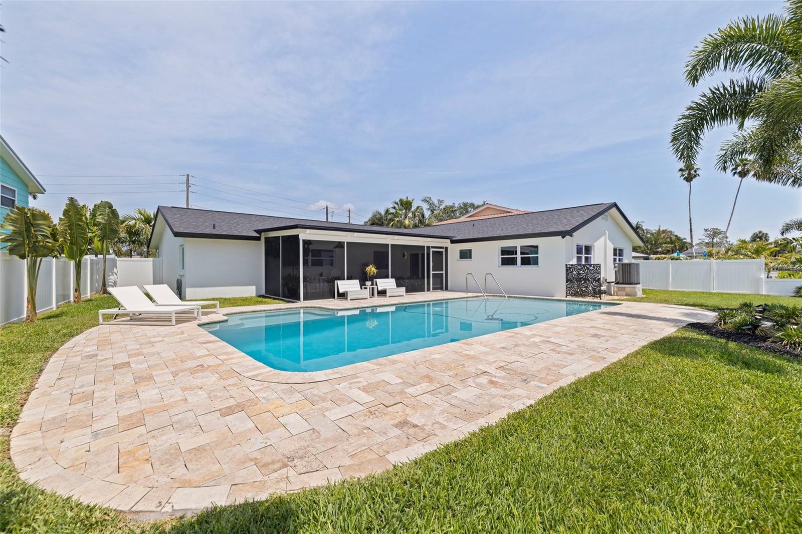 5164 VENETIAN BLVD NE