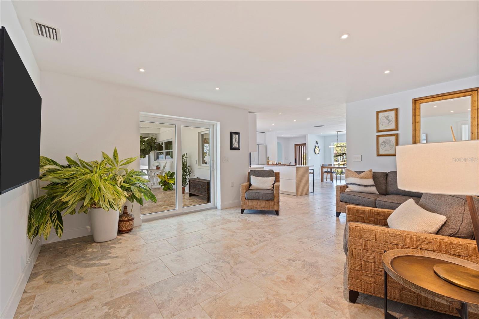 5164 VENETIAN BLVD NE