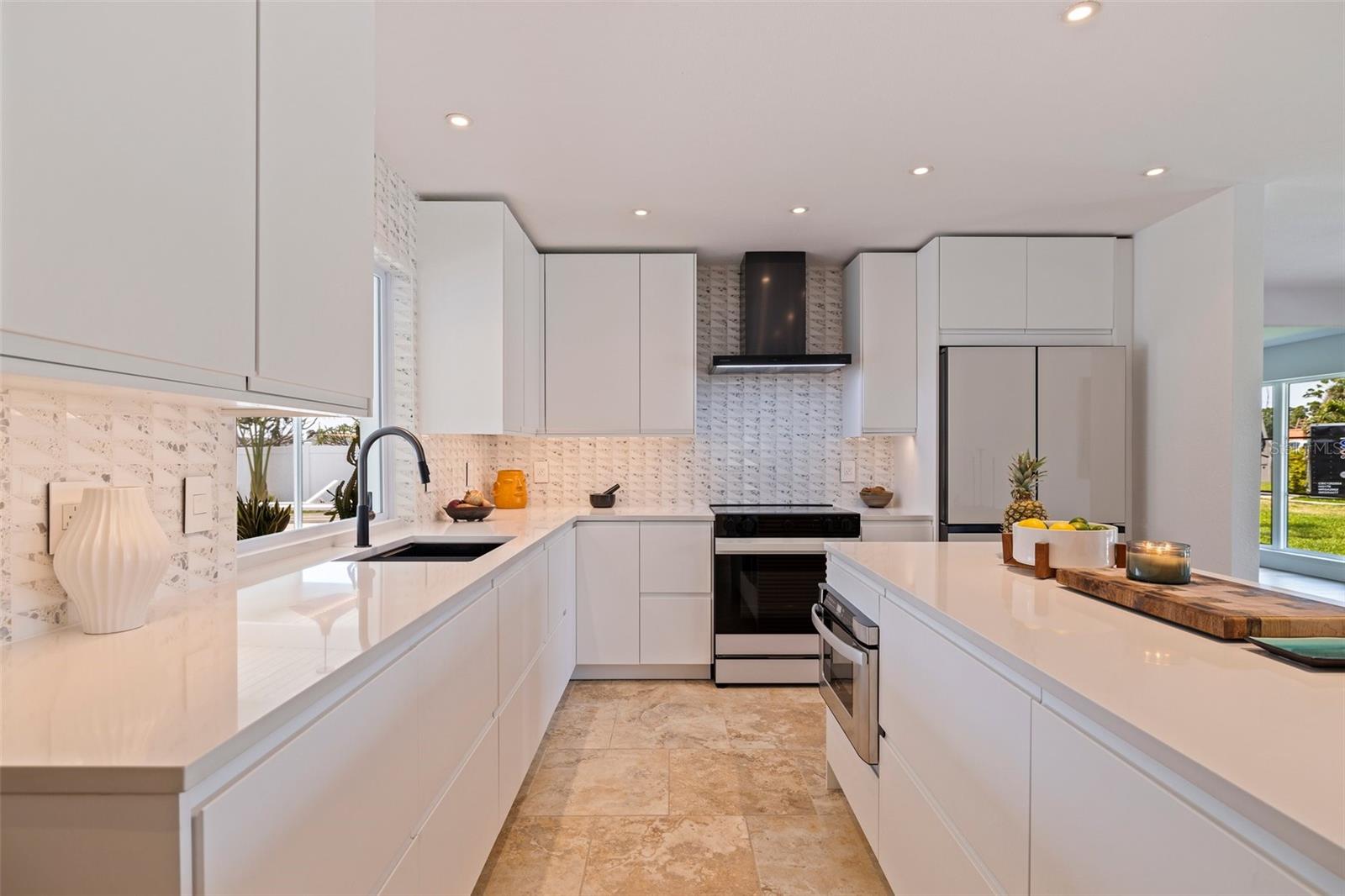 5164 VENETIAN BLVD NE