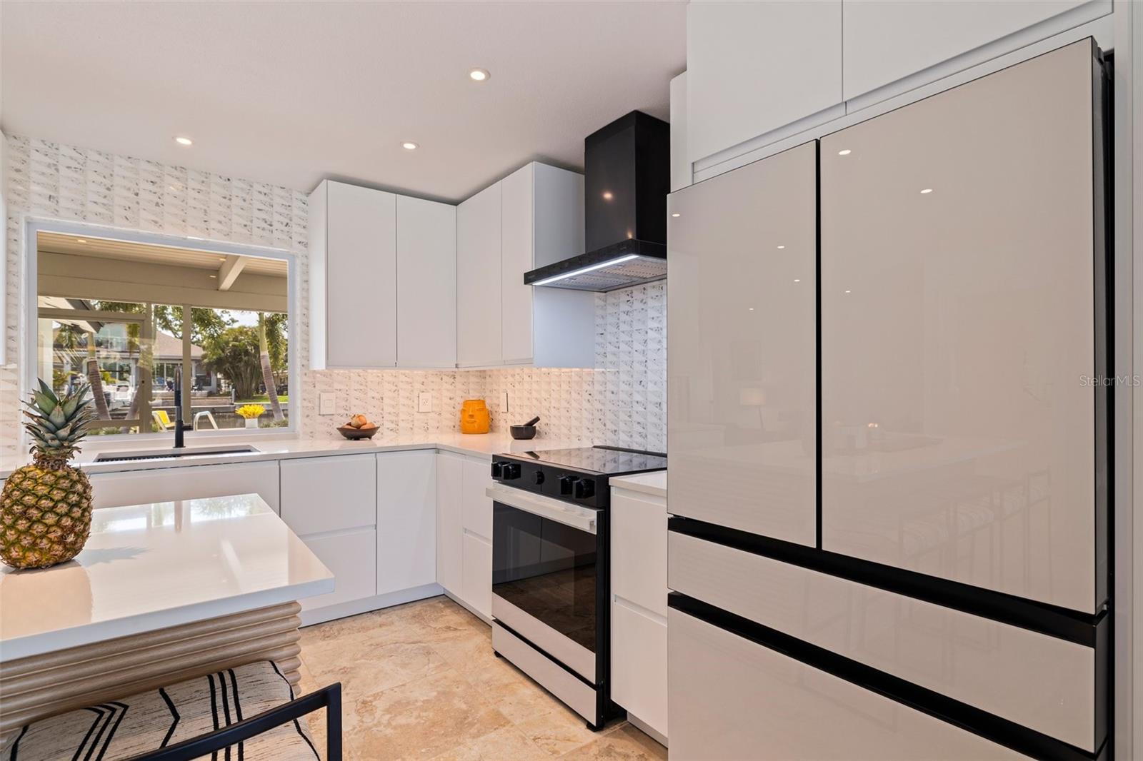 5164 VENETIAN BLVD NE