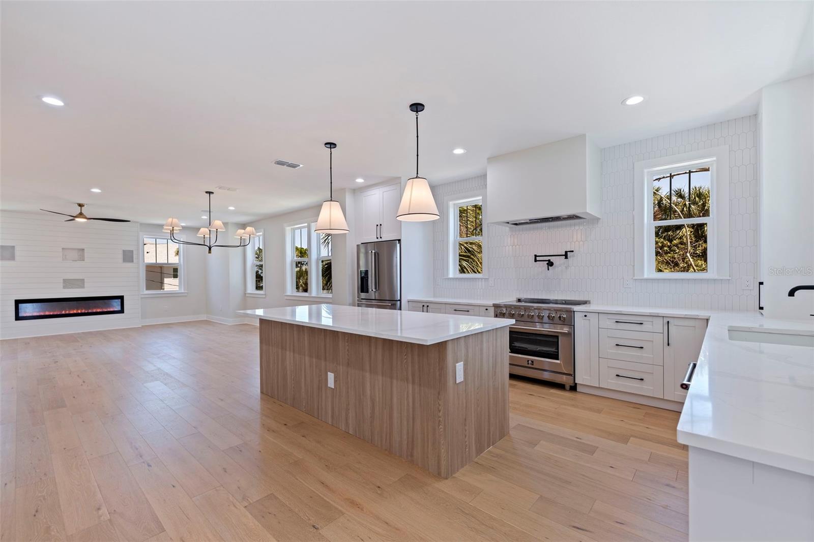 1811 BAYOU GRANDE BLVD NE