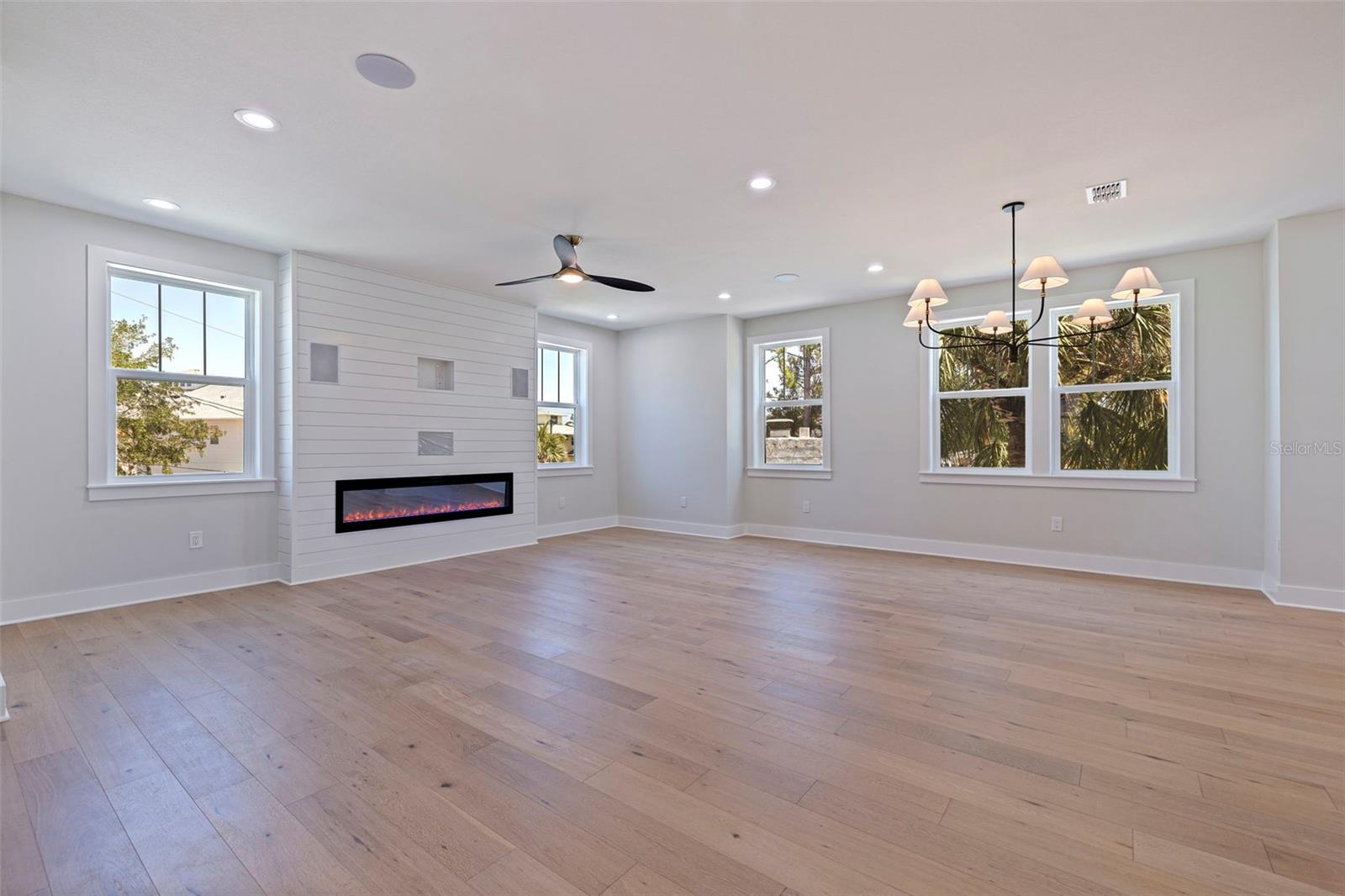 1811 BAYOU GRANDE BLVD NE