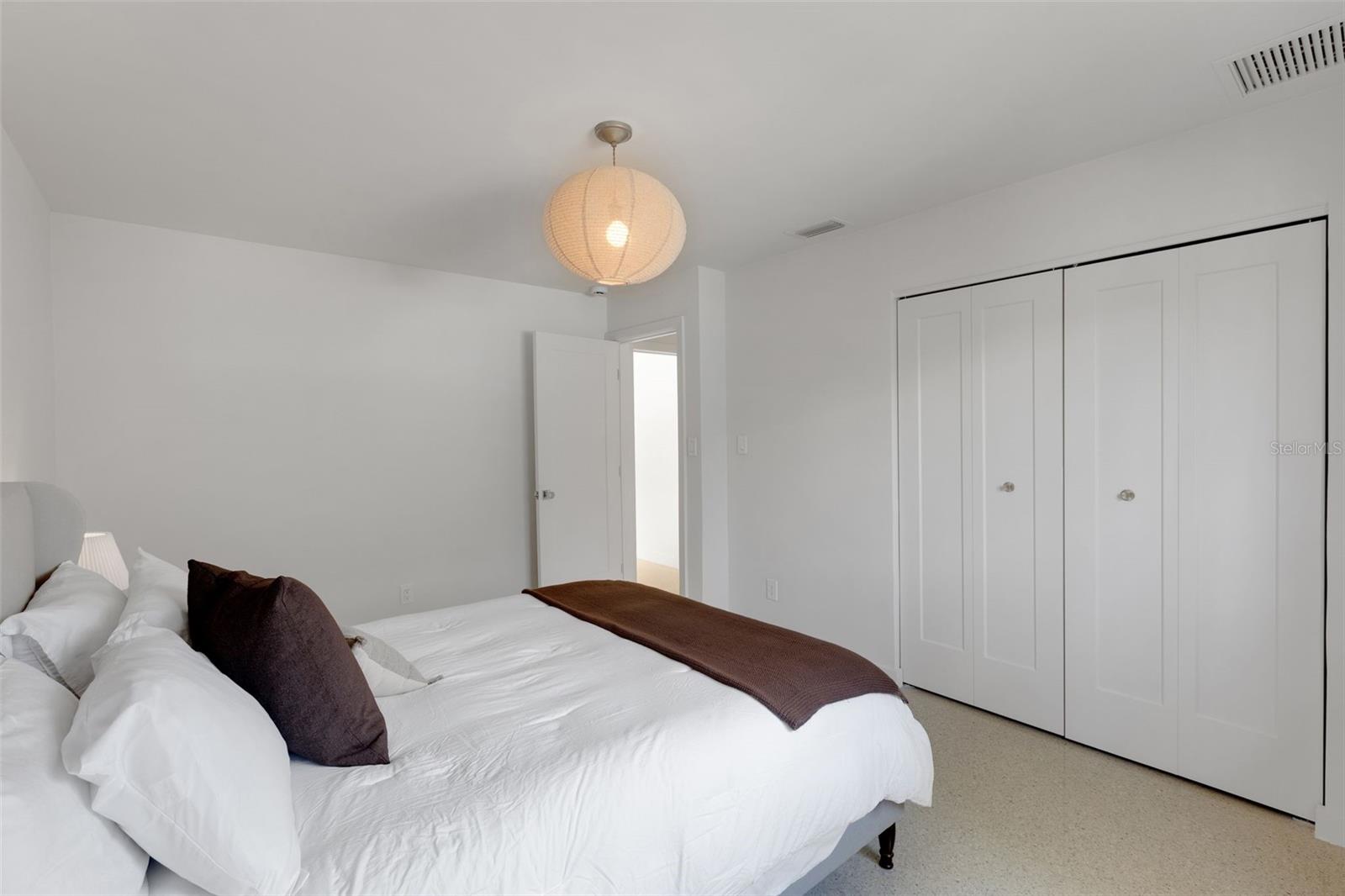 2084 MASSACHUSETTS AVE NE