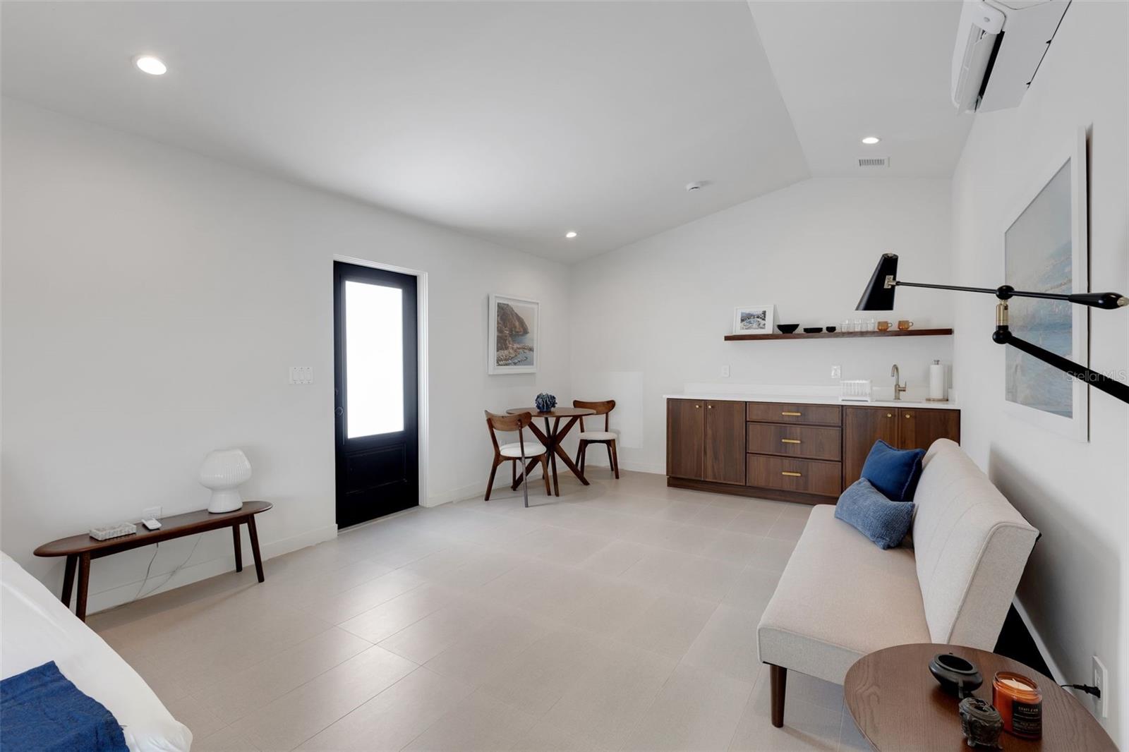 2084 MASSACHUSETTS AVE NE