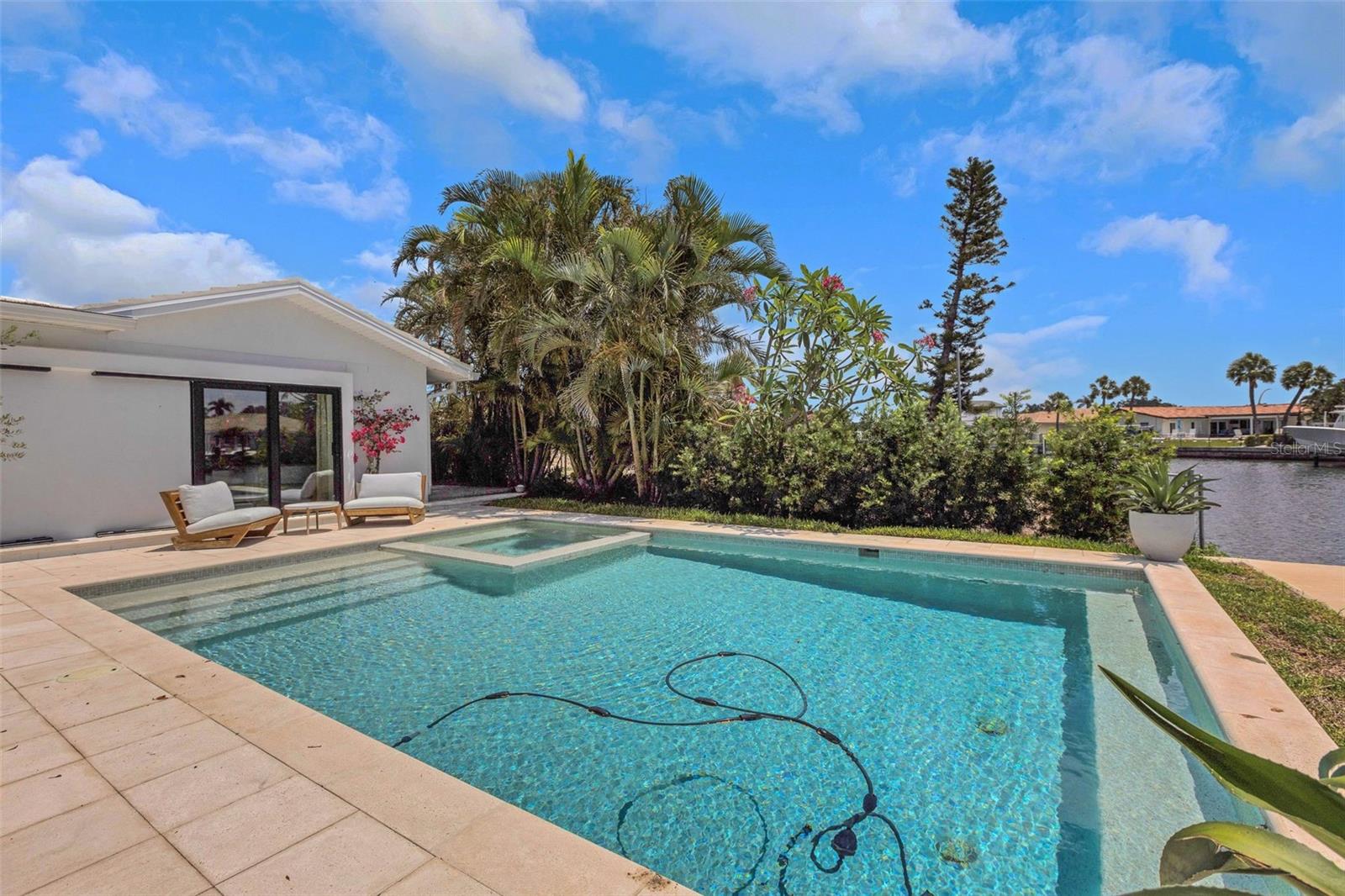 2084 MASSACHUSETTS AVE NE