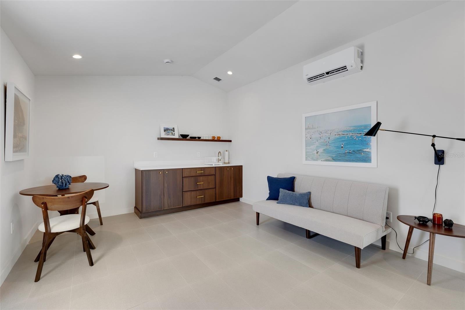 2084 MASSACHUSETTS AVE NE