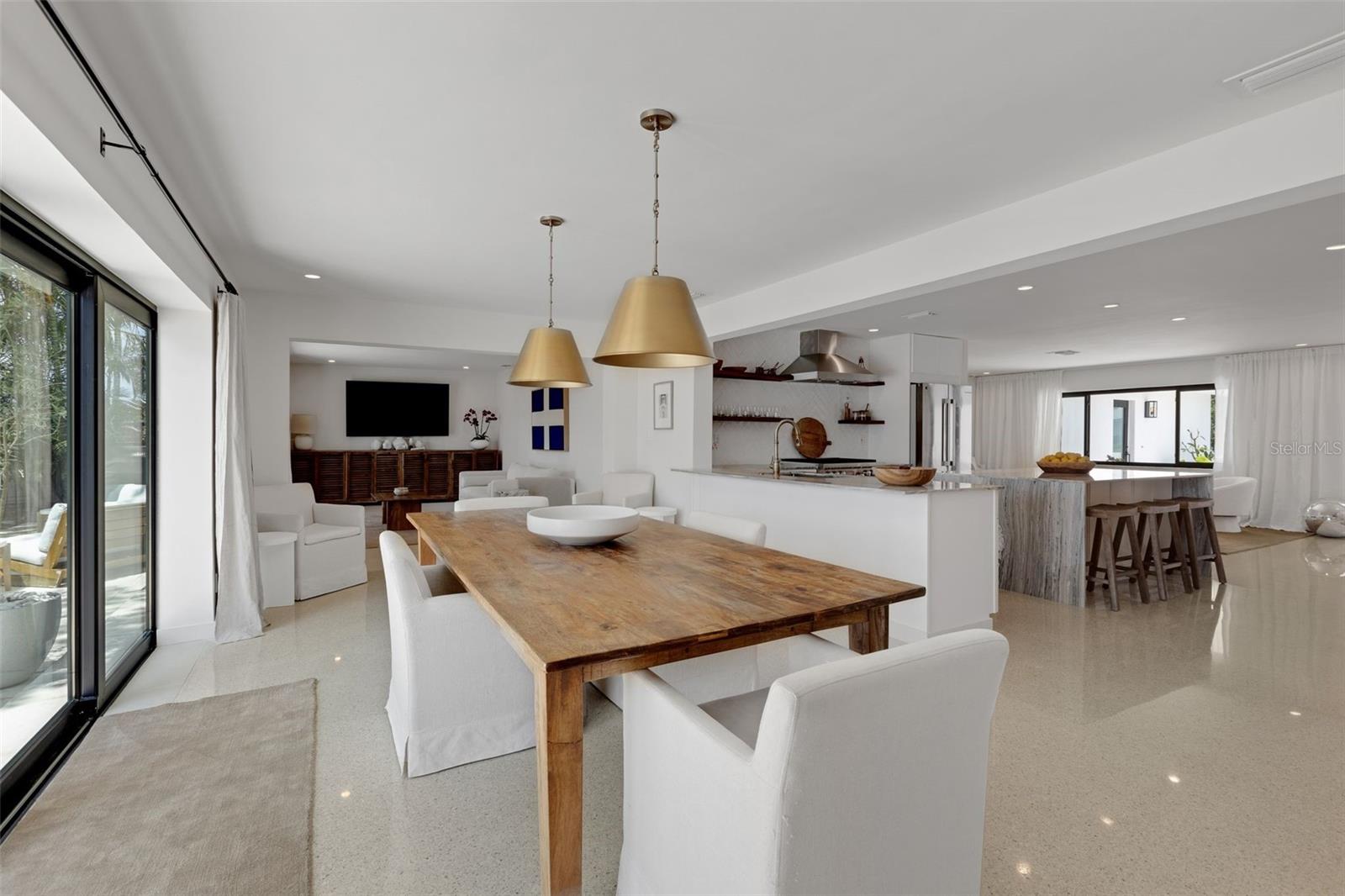 2084 MASSACHUSETTS AVE NE