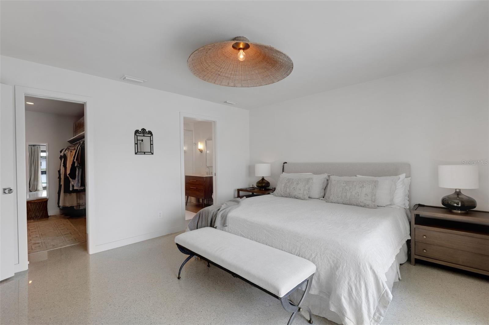 2084 MASSACHUSETTS AVE NE