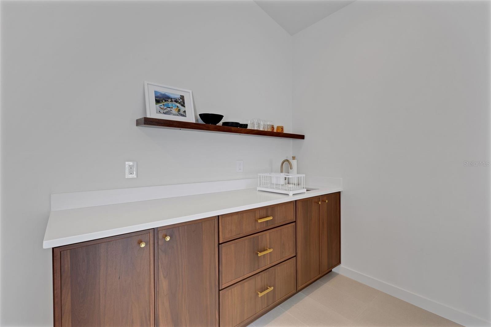 2084 MASSACHUSETTS AVE NE