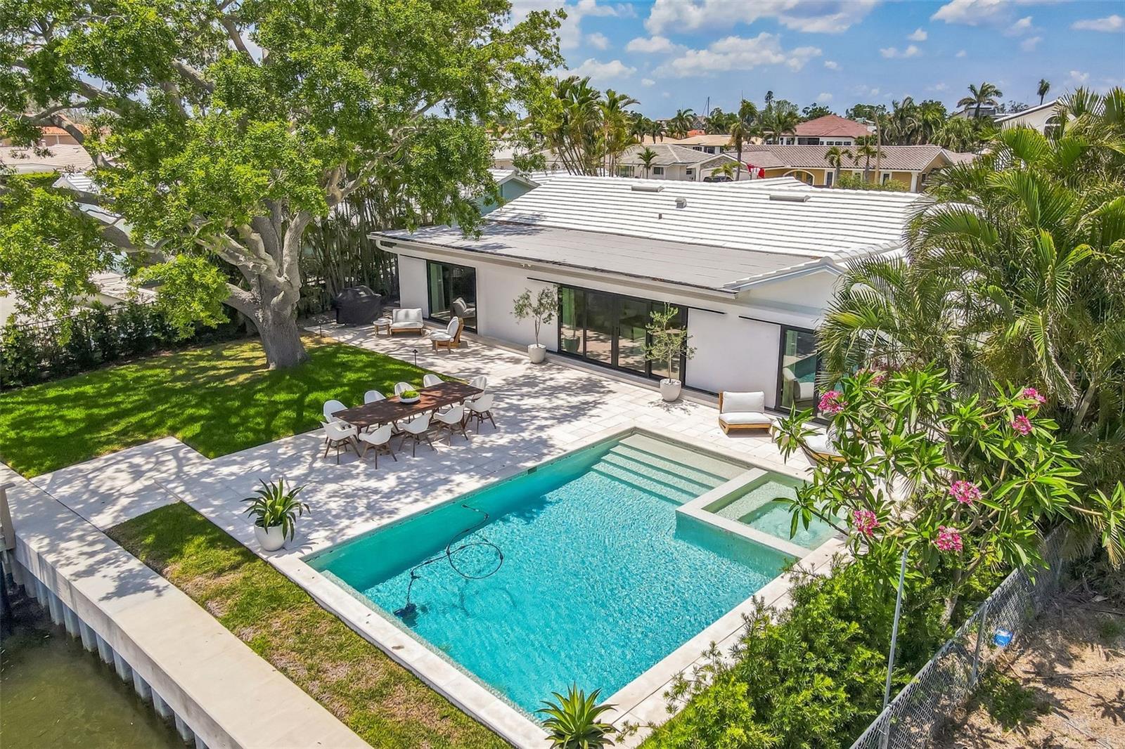 2084 MASSACHUSETTS AVE NE