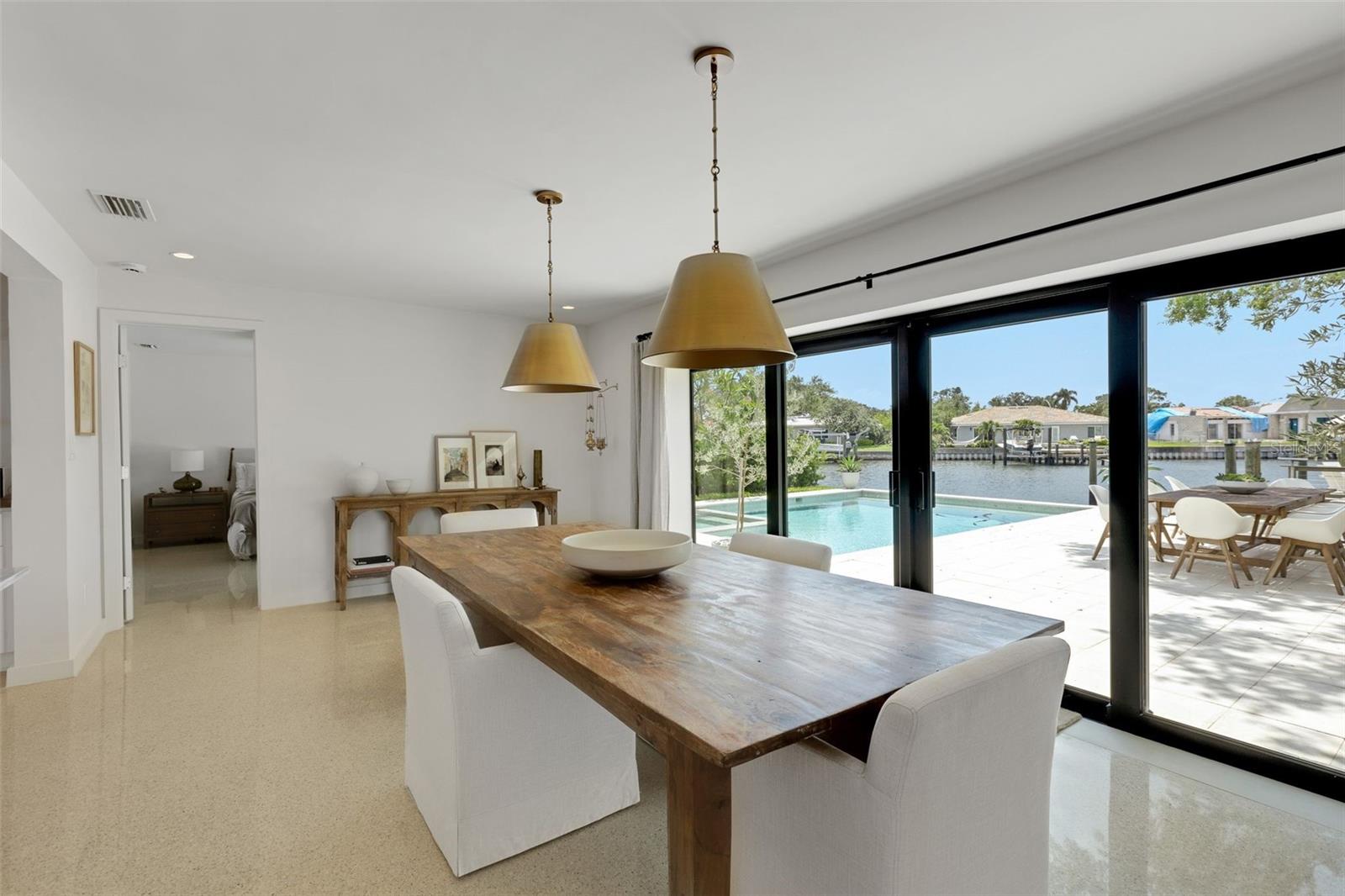 2084 MASSACHUSETTS AVE NE