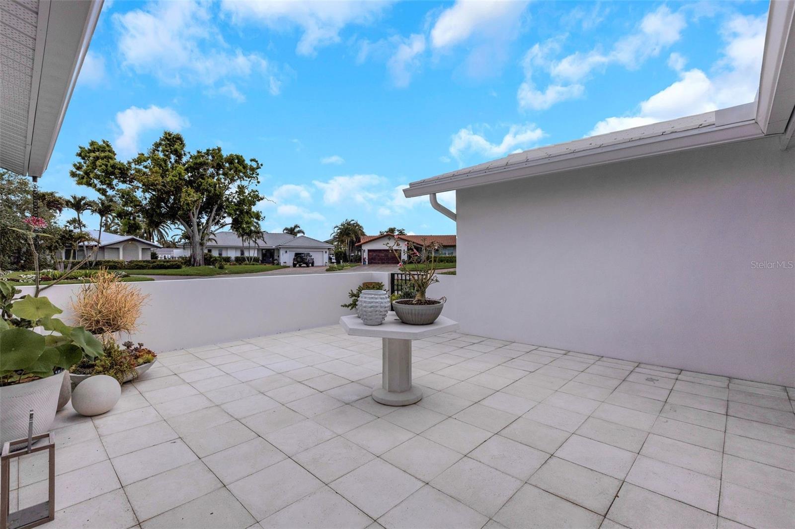 2084 MASSACHUSETTS AVE NE