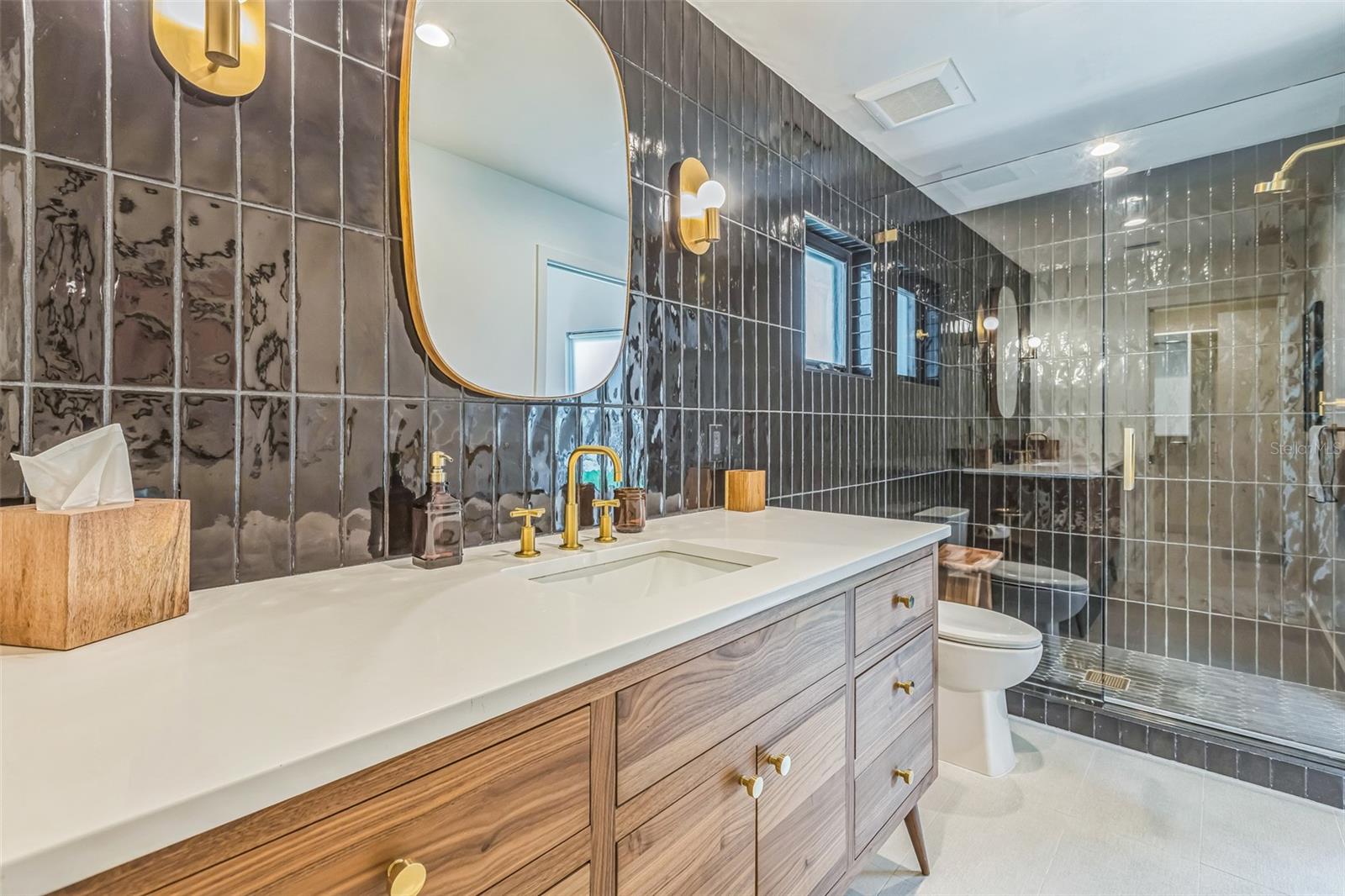 2084 MASSACHUSETTS AVE NE