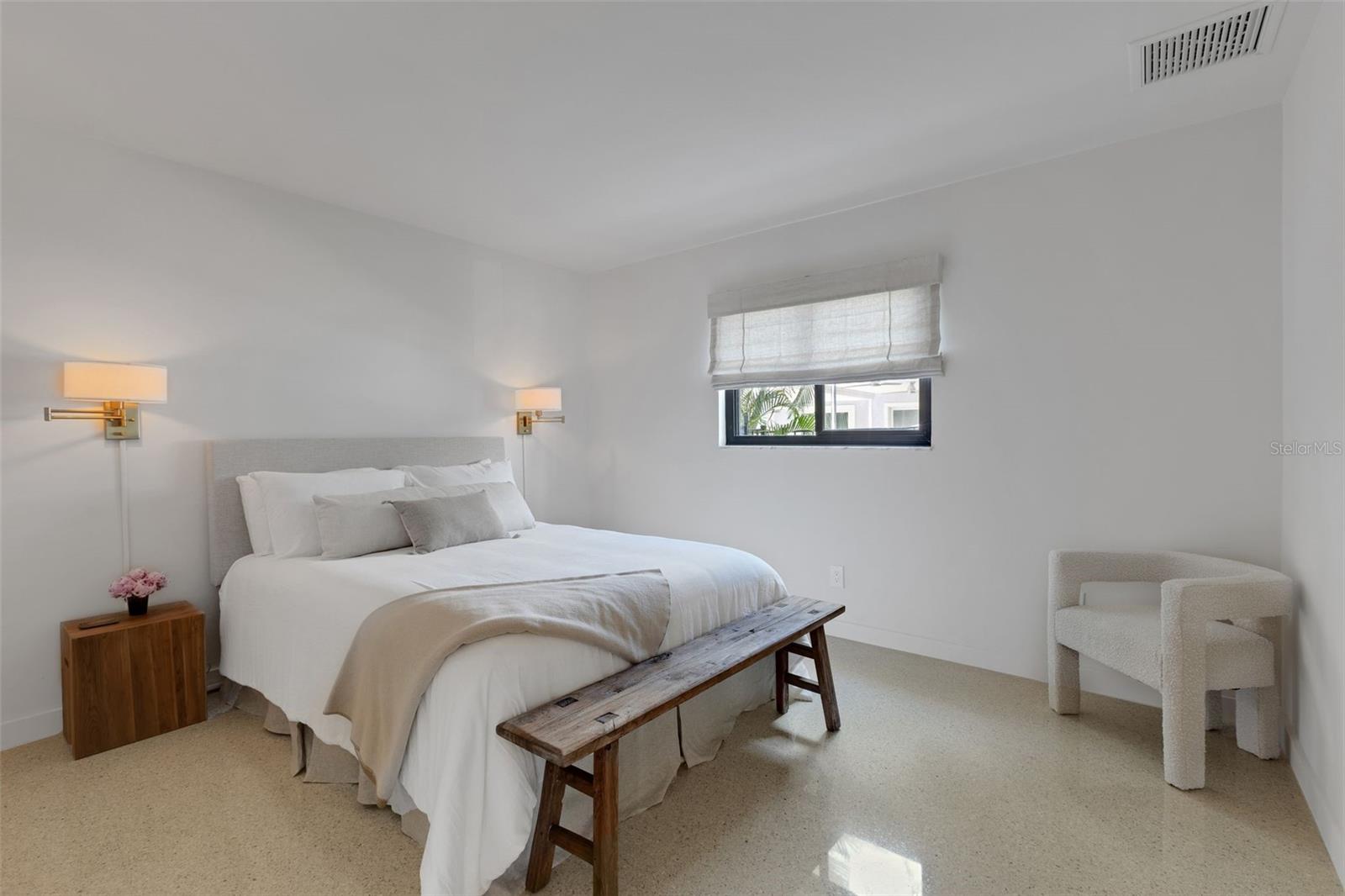 2084 MASSACHUSETTS AVE NE