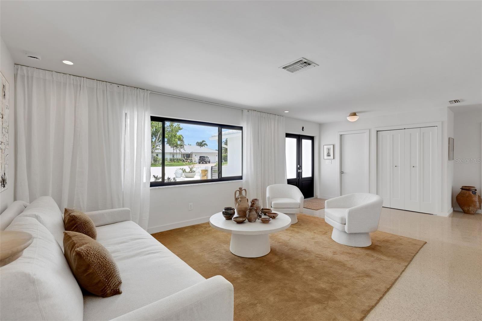 2084 MASSACHUSETTS AVE NE