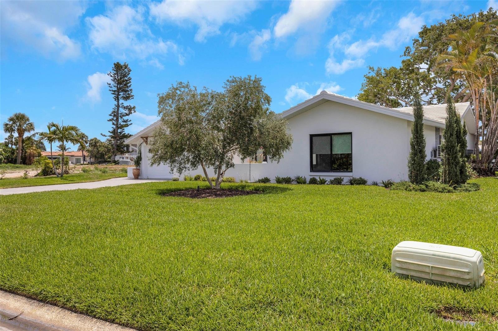 2084 MASSACHUSETTS AVE NE