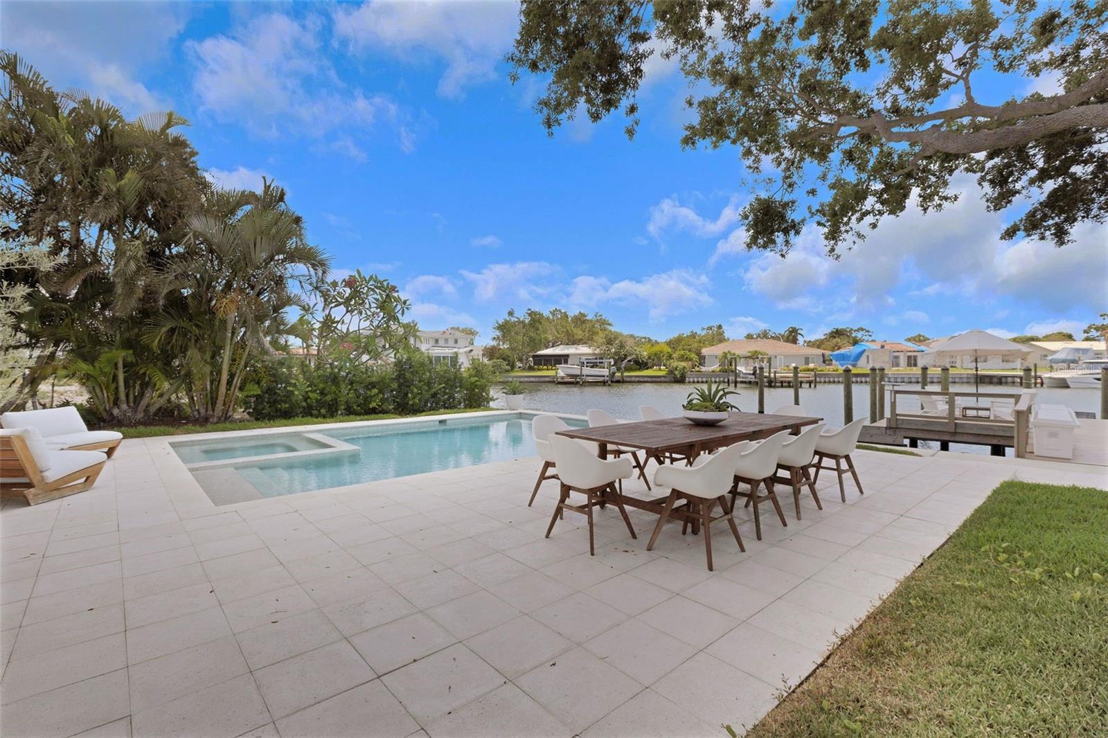 2084 MASSACHUSETTS AVE NE