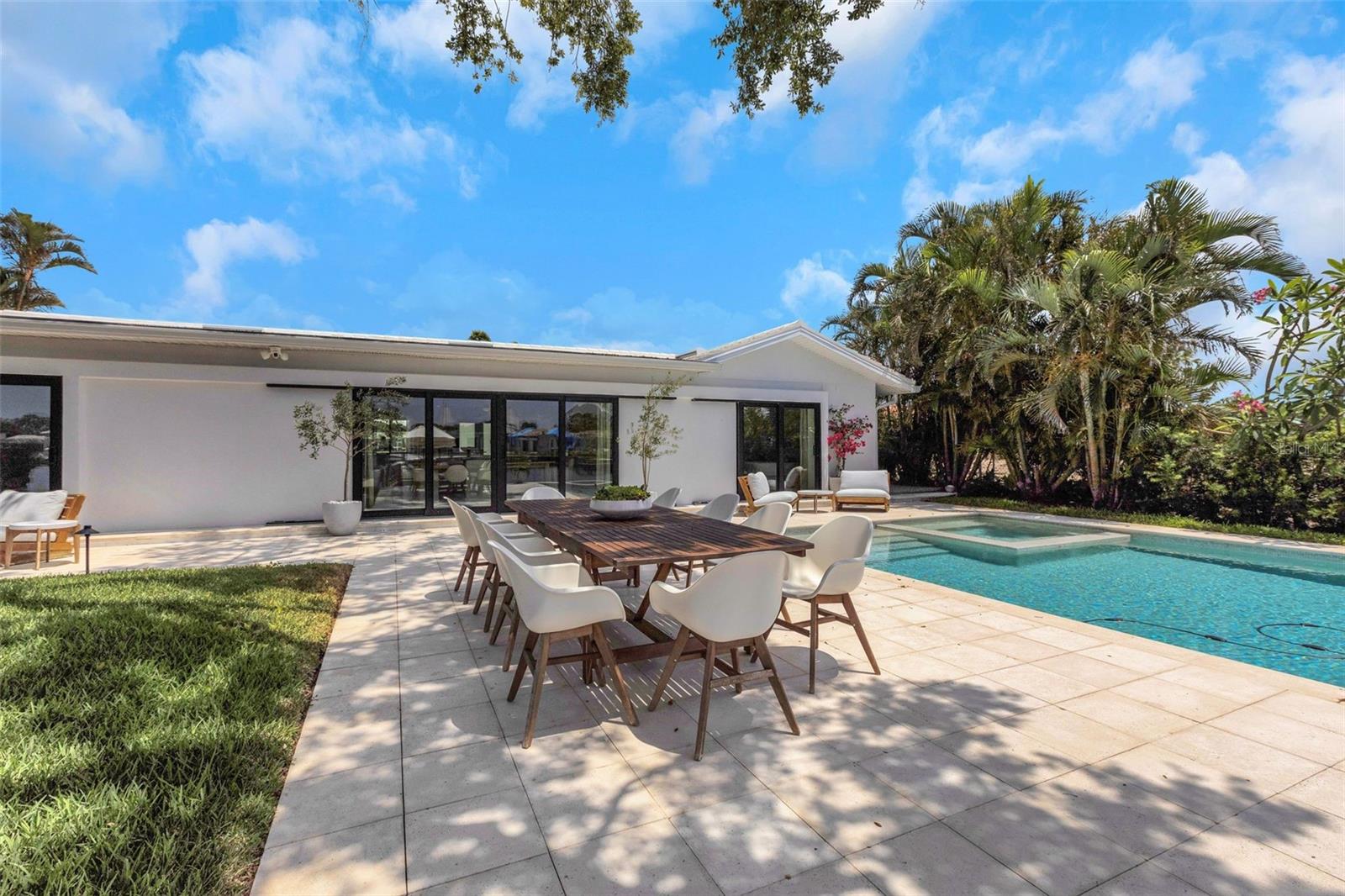 2084 MASSACHUSETTS AVE NE