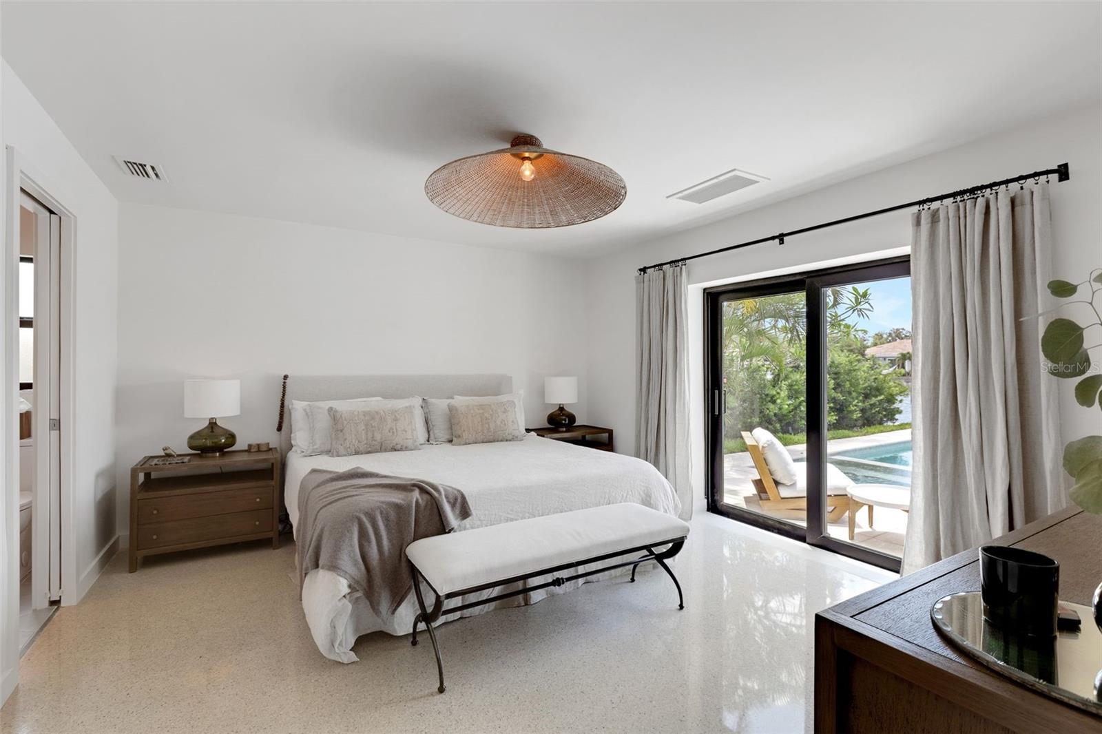 2084 MASSACHUSETTS AVE NE