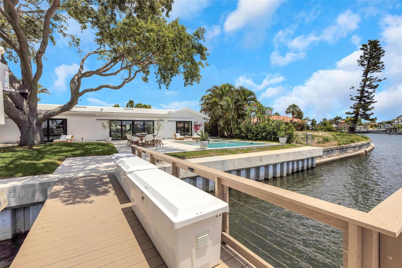 2084 MASSACHUSETTS AVE NE