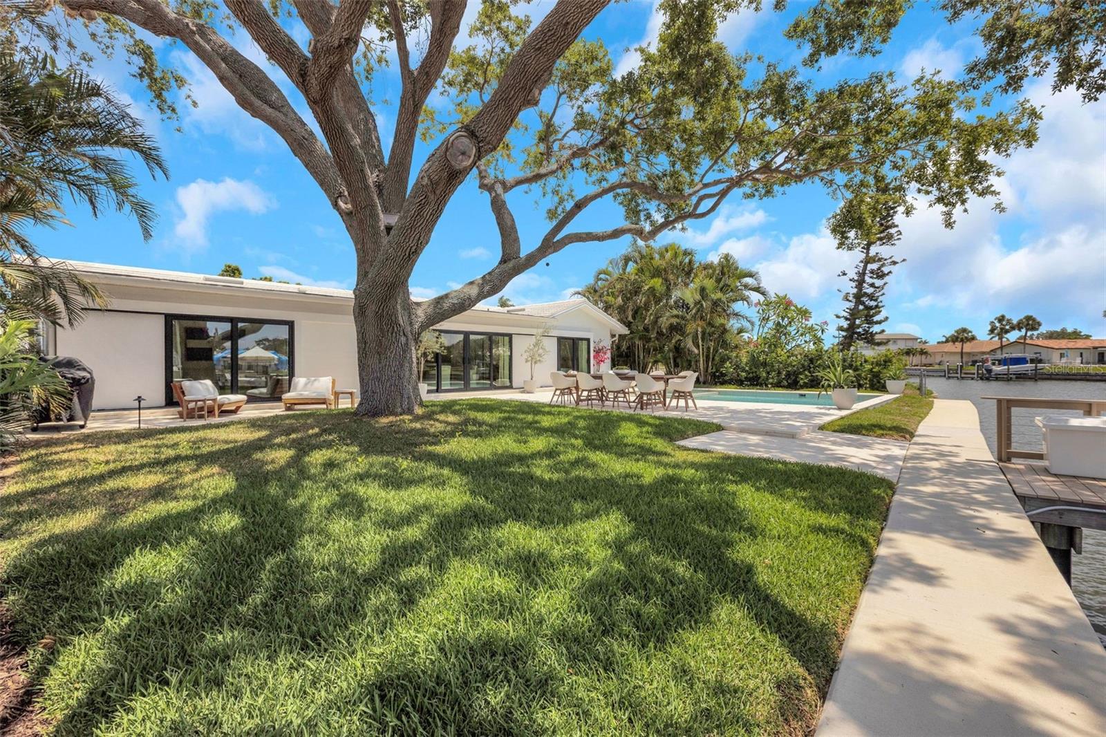 2084 MASSACHUSETTS AVE NE