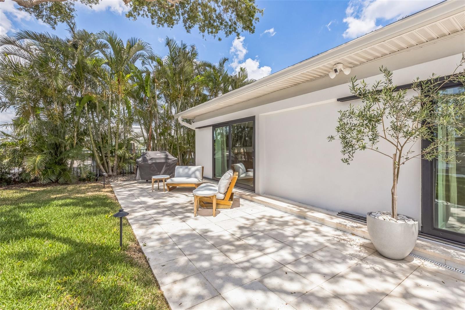 2084 MASSACHUSETTS AVE NE