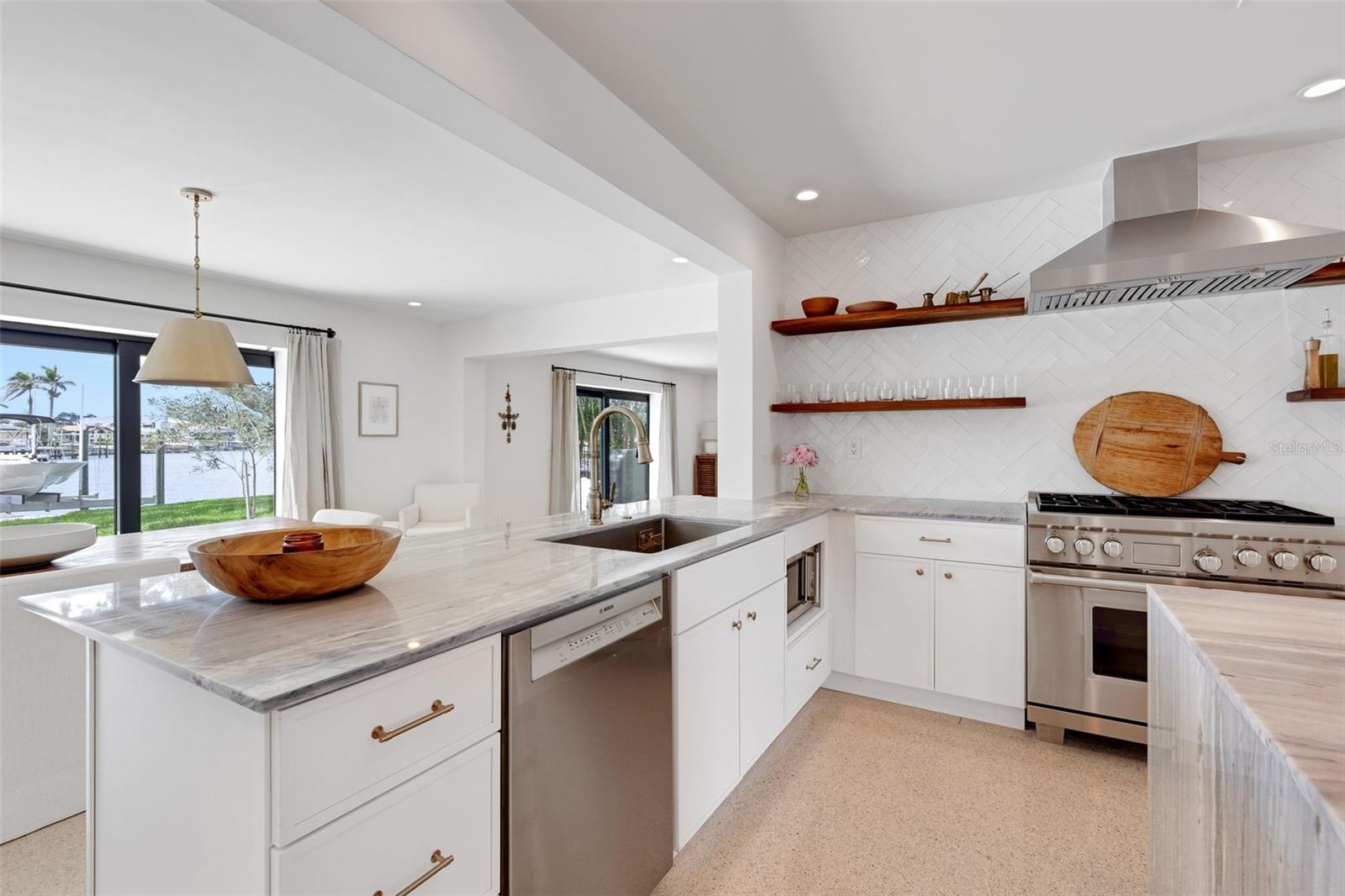 2084 MASSACHUSETTS AVE NE