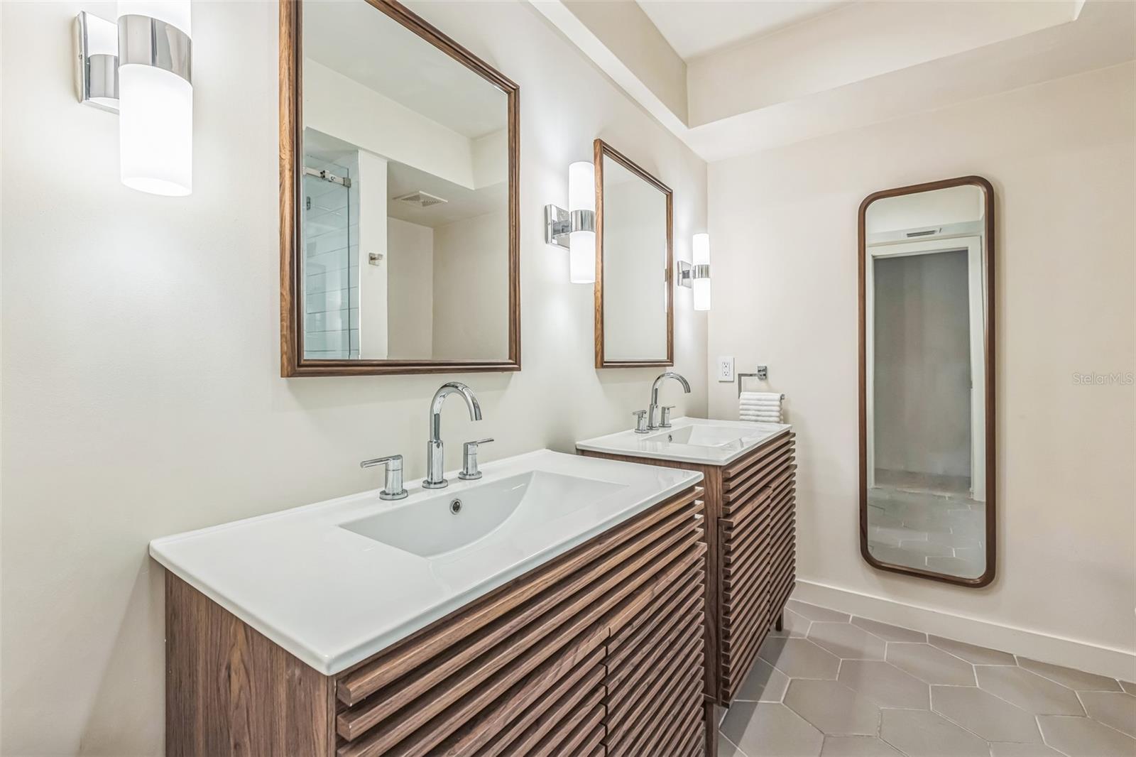 2084 MASSACHUSETTS AVE NE