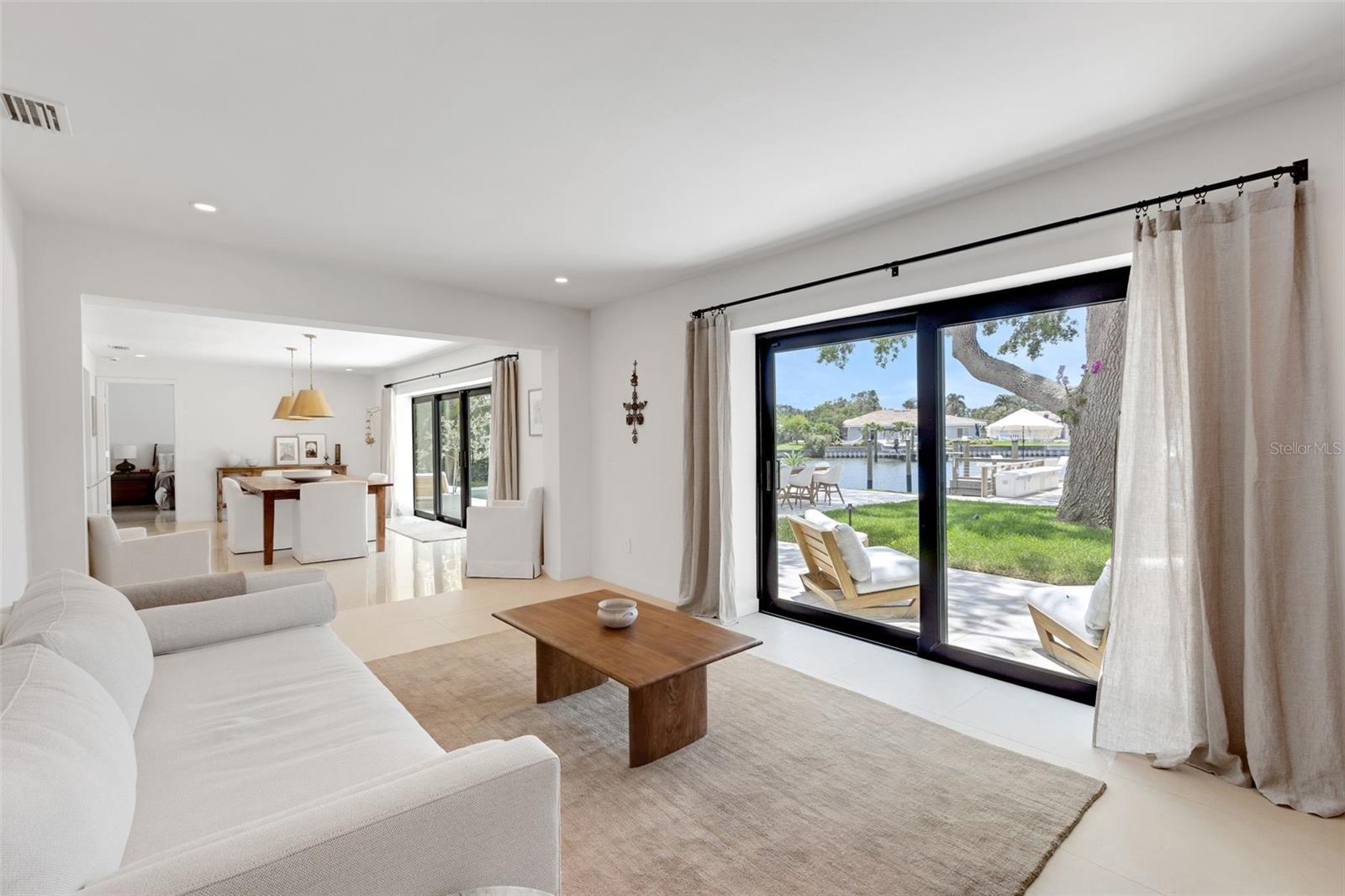 2084 MASSACHUSETTS AVE NE