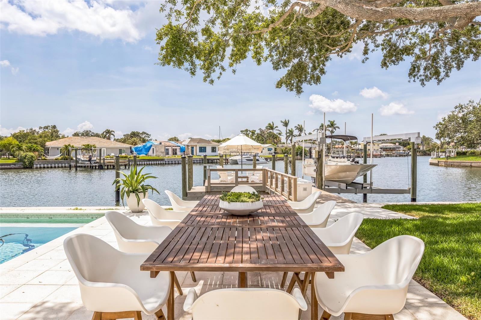 2084 MASSACHUSETTS AVE NE