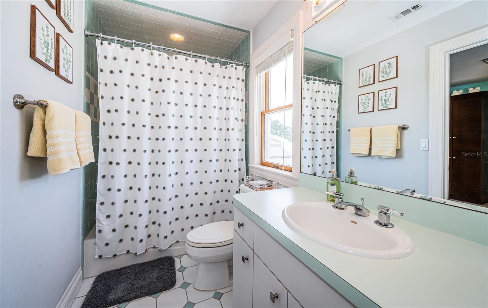 1988 CAROLINA CIR NE