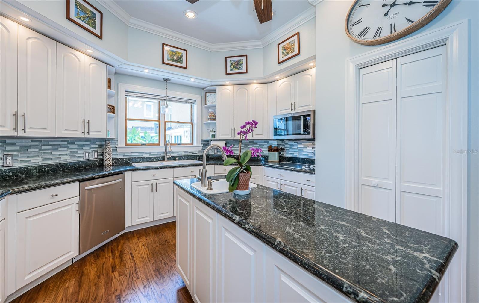 1988 CAROLINA CIR NE