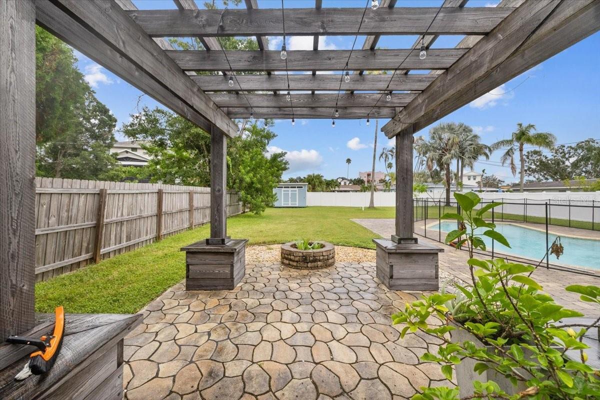 5801 VENETIAN BLVD NE