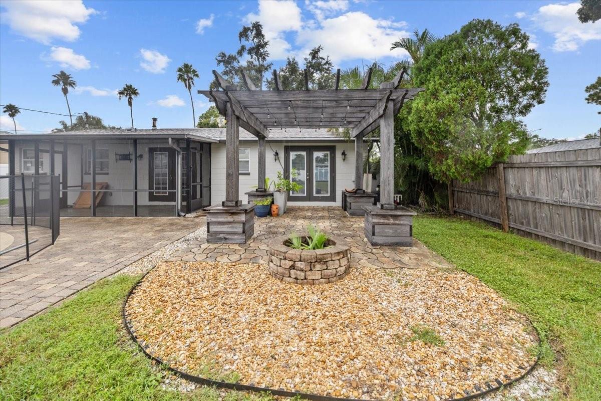 5801 VENETIAN BLVD NE