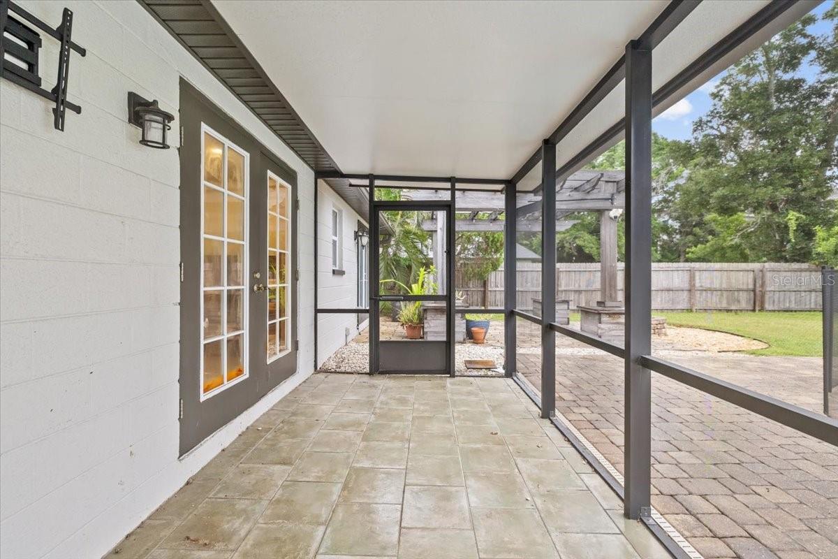 5801 VENETIAN BLVD NE